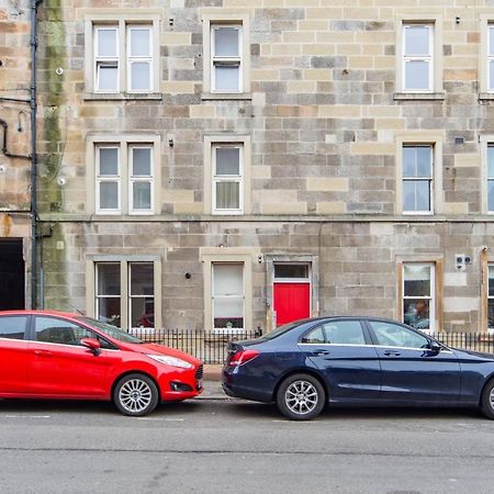 The Plywood Flat, Modern Style In A Traditional Tenement Edinburgh Exterior photo
