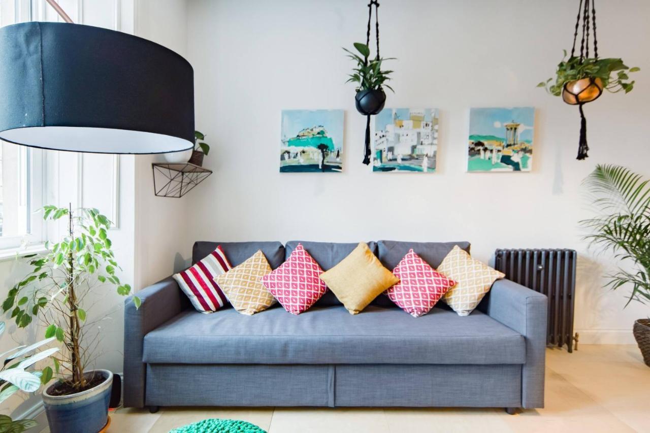 The Plywood Flat, Modern Style In A Traditional Tenement Edinburgh Exterior photo
