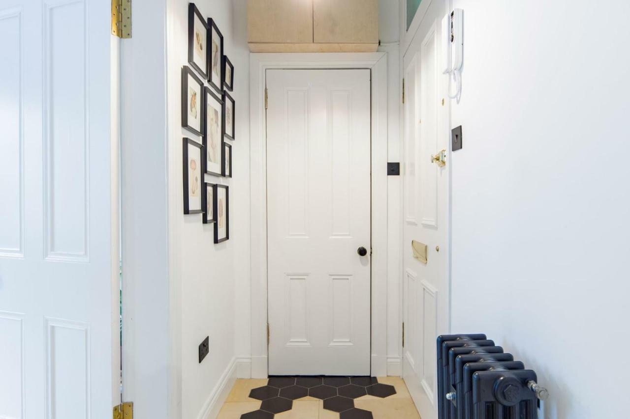 The Plywood Flat, Modern Style In A Traditional Tenement Edinburgh Exterior photo